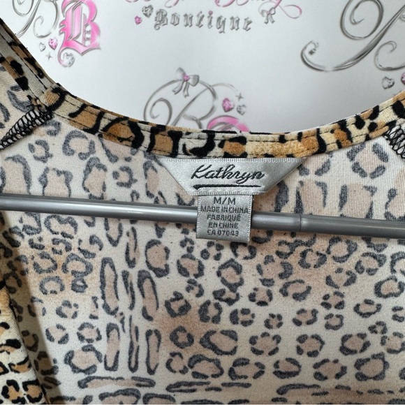 Kathryn top animal print with ribbon 🎀 bow accent stretchy soft *flaw* y2k MOB - Picture 5 of 10